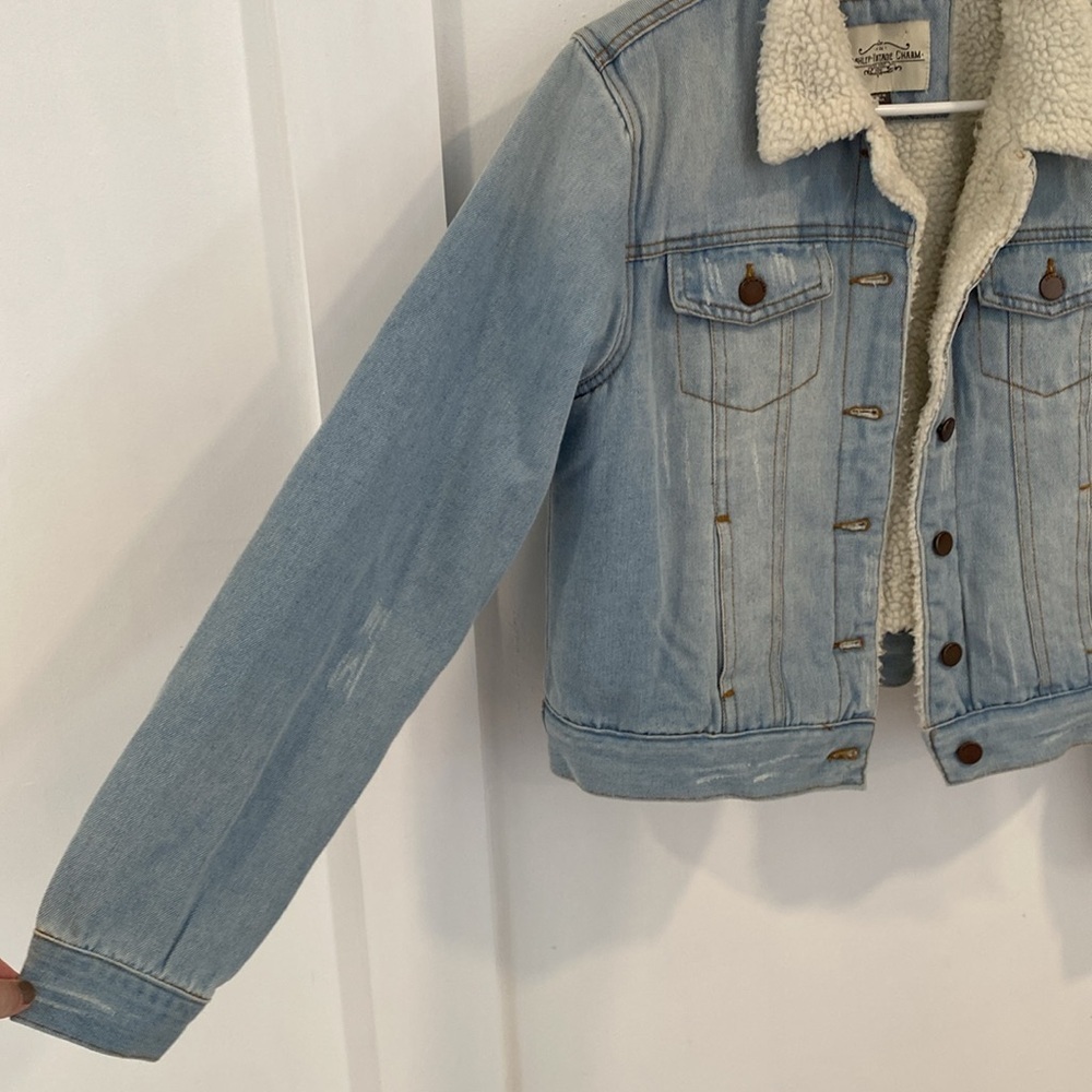ASHLEY VINTAGE CHARM cropped denim jacket - Picture 5 of 9